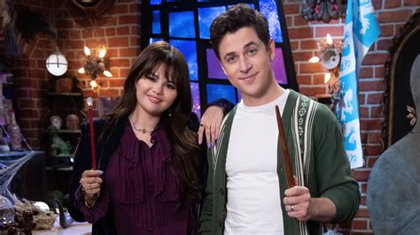 Wizards Beyond Waverly Place Reunites the Russos。